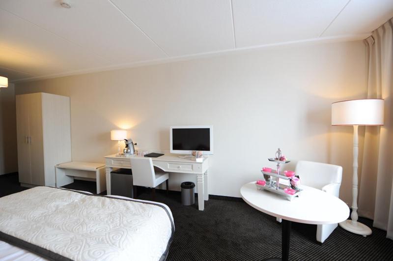 Golden Tulip Hotel Zevenbergen Zimmer foto